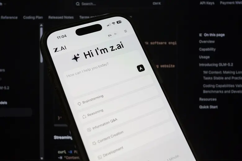 Z.AI Chatfenster auf Smartphone. 