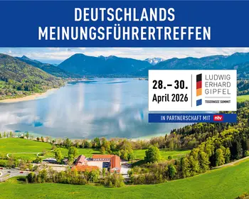 Das Foto zeigt den Blick auf den Tegernsee und nennt das Datum des Ludwig-Erhard-Gipfels 2026 von 28. bis 30. April.