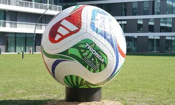 WM-Ball von Adidas.
