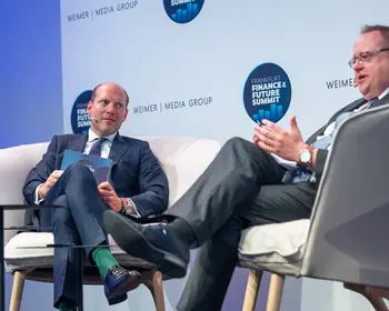 Kaupo Rosin, Chef des estnischen Auslandsnachrichtendienstes, und Oliver Rolofs, Co-Founder Munich Cyber Security Conference (MCSC) auf dem Frankfurt Finance & Future Summit. 