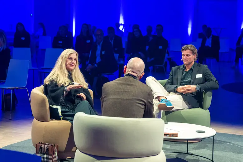 Martin Buhl, General Partner Helantic, Dr. Ann-Christine Langselius, Senior Principal Defence, Cybersecurity, Resilience AFRY, und Dr. Peter Tauber, Staatssekretär a. D. auf dem Frankfurt Finance & Future Summit.