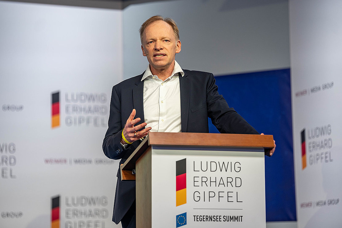 ifo-Chef Clemens Fuest auf dem Ludwig-Erhard-Gipfel.