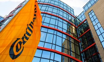 Continental-Fahne vor Gebäude.