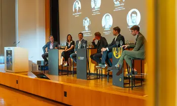 Podiumsdiskussion beim Finance Summit Stuttgart zu KI-Chancen und Risiken für Deutschland und den Mittelstand.