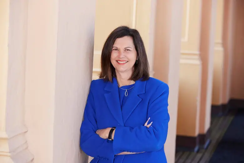 Ilse Aigner im blauen Blazer