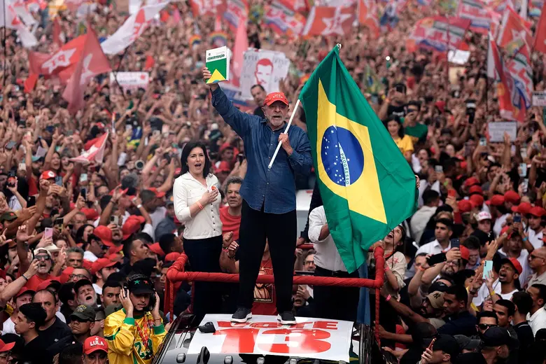 Lula da Silva bleibt Präsident von Brasilien. 