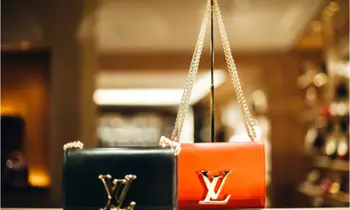 Handtaschen von Louis Vuitton. 