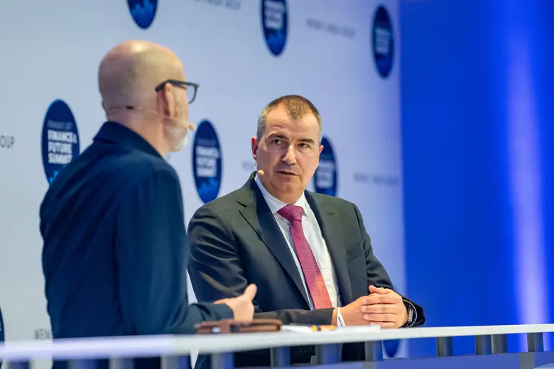 Brigadegeneral Michael Bender im Gespräch mit Peter Tauber.