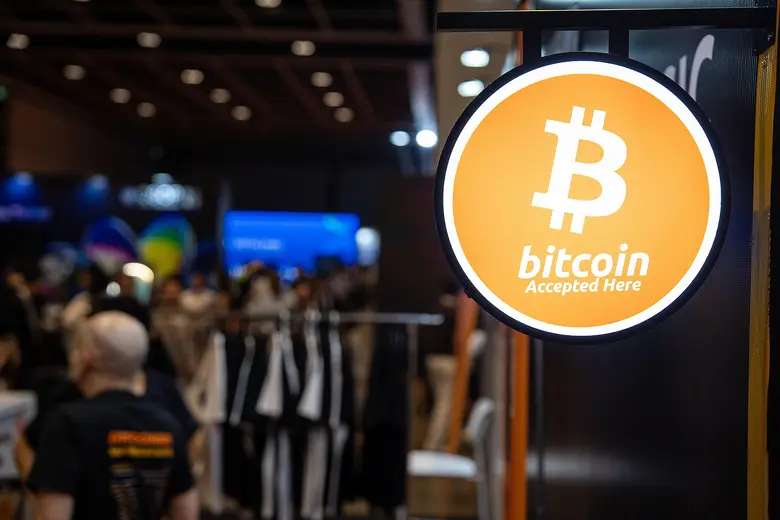 Zeichen für Akzeptanz von Bitcoin als Zahlungsmittel.