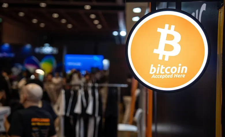 Zeichen für Akzeptanz von Bitcoin als Zahlungsmittel.