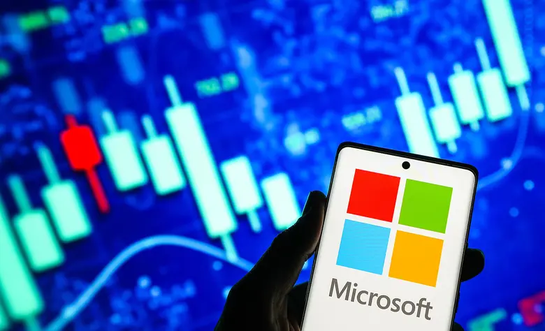 Microsoft-Logo vor Kursgrafik.