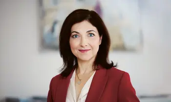 Katharina Reiche im roten Blazer
