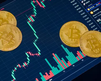 Bitcoin vor Chart. 