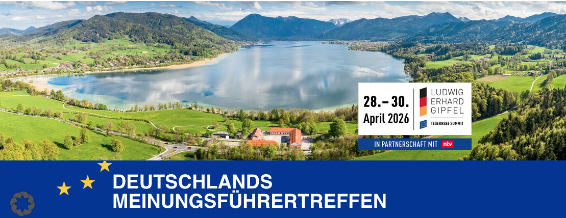See in Berglandschaft mit Veranstaltungshinweis