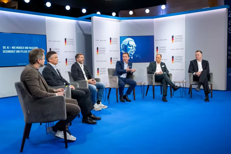 Auf dem Ludwig-Erhard-Gipfel diskutieren Experten aus der Wirtschaft und der Medizin Einsatzmöglichkeiten von KI im Gesundheitssektor. (Foto: WEIMER MEDIA GROUP)
