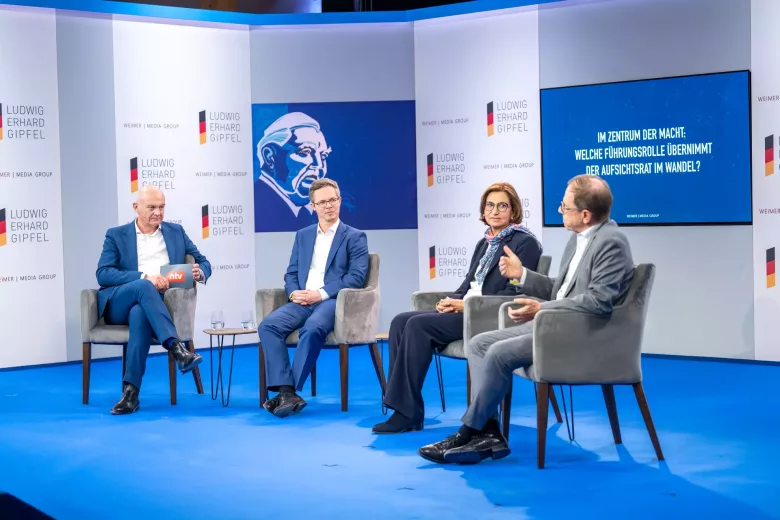 Andreas Liebl, Managing Director und Gründer der appliedAI Initiative, Reinhard Ploss, Vorsitzender des Aufsichtsrats von Knorr-Bremse und Margret Suckale, Managerin und Aufsichtsrätin im Gespräch mit Ulrich Reitz, Chefkorrespondent Wirtschaft bei RTL/ntv. (Foto: WMG)